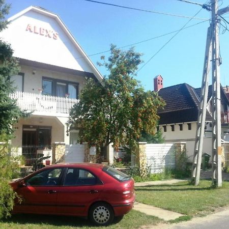 Alex'S Apartman & Panzio Hajduszoboszlo Ngoại thất bức ảnh