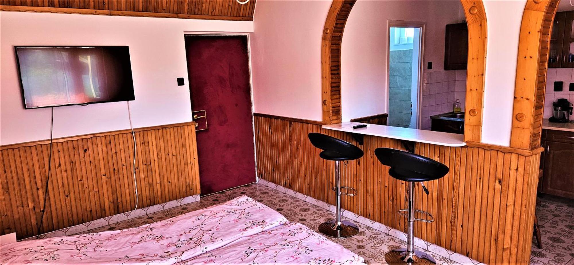 Alex'S Apartman & Panzio Hajduszoboszlo Ngoại thất bức ảnh