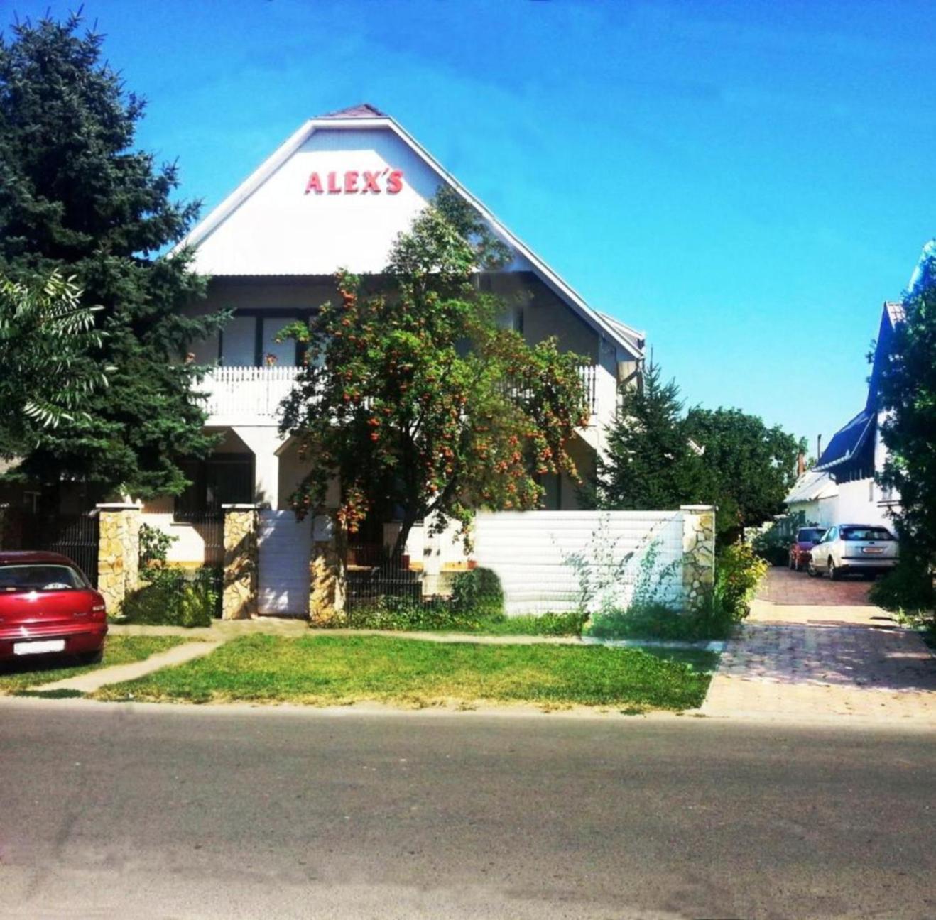 Alex'S Apartman & Panzio Hajduszoboszlo Ngoại thất bức ảnh