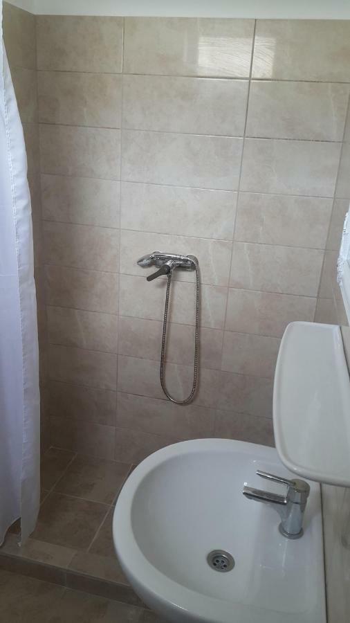 Alex'S Apartman & Panzio Hajduszoboszlo Ngoại thất bức ảnh